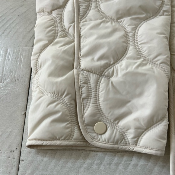 Athleta Quilted Puffer Alight Jacket in Bone color Size Large NWT - Picture 13 of 14